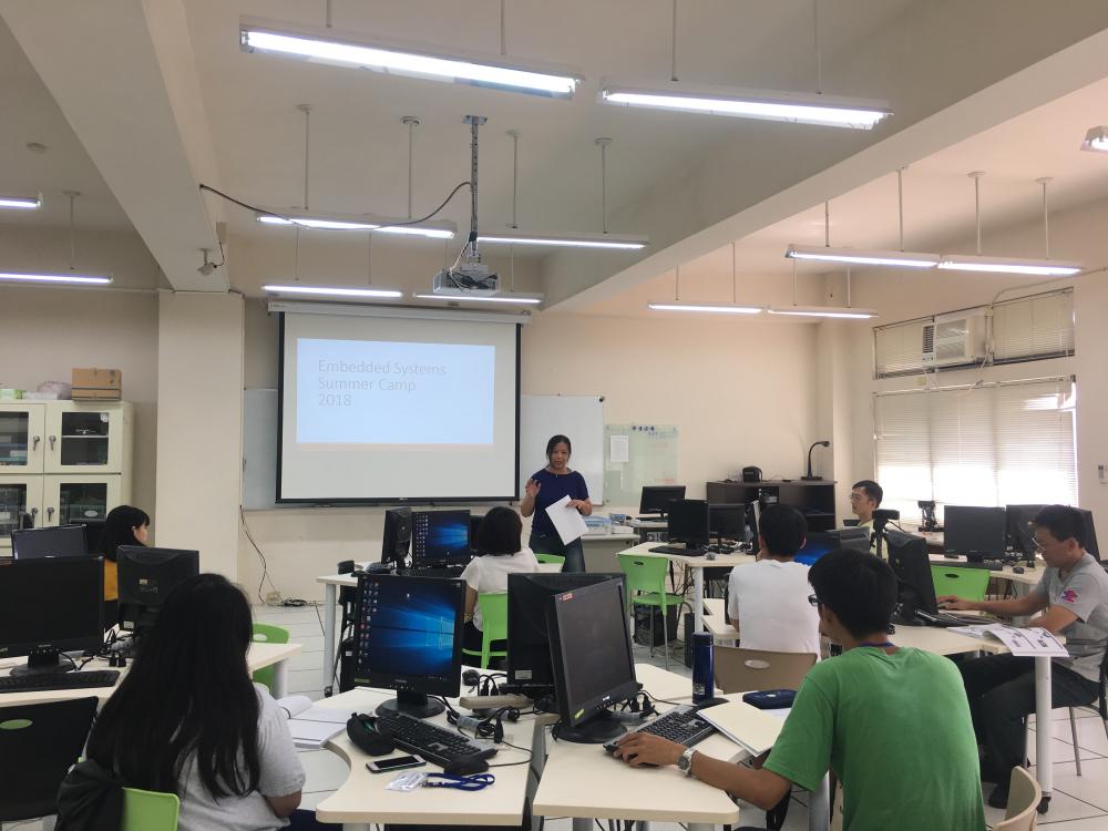 黃育綸副教授授課情況